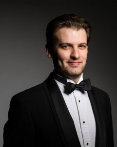Evan Bravos, Baritone Headshot